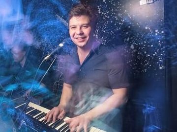 Олег Маннанов (фортепиано)