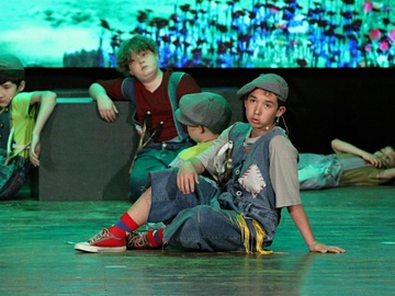 Второй поворот направо, а дальше прямо до самого утра