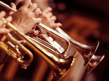 Поклонимся великим тем годам…