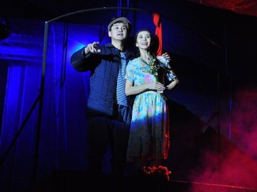 Тополёк мой в красной косынке